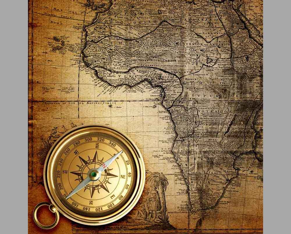 38 Старинная карта Африки с компасом